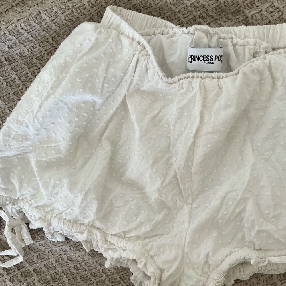 Princess Polly 100% organic cotton white polka dot boomer shorts size 2